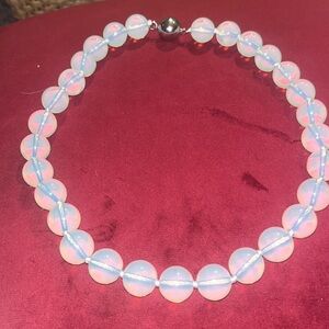 Nwt 512 ctw  opalite beaded necklace in silver tone